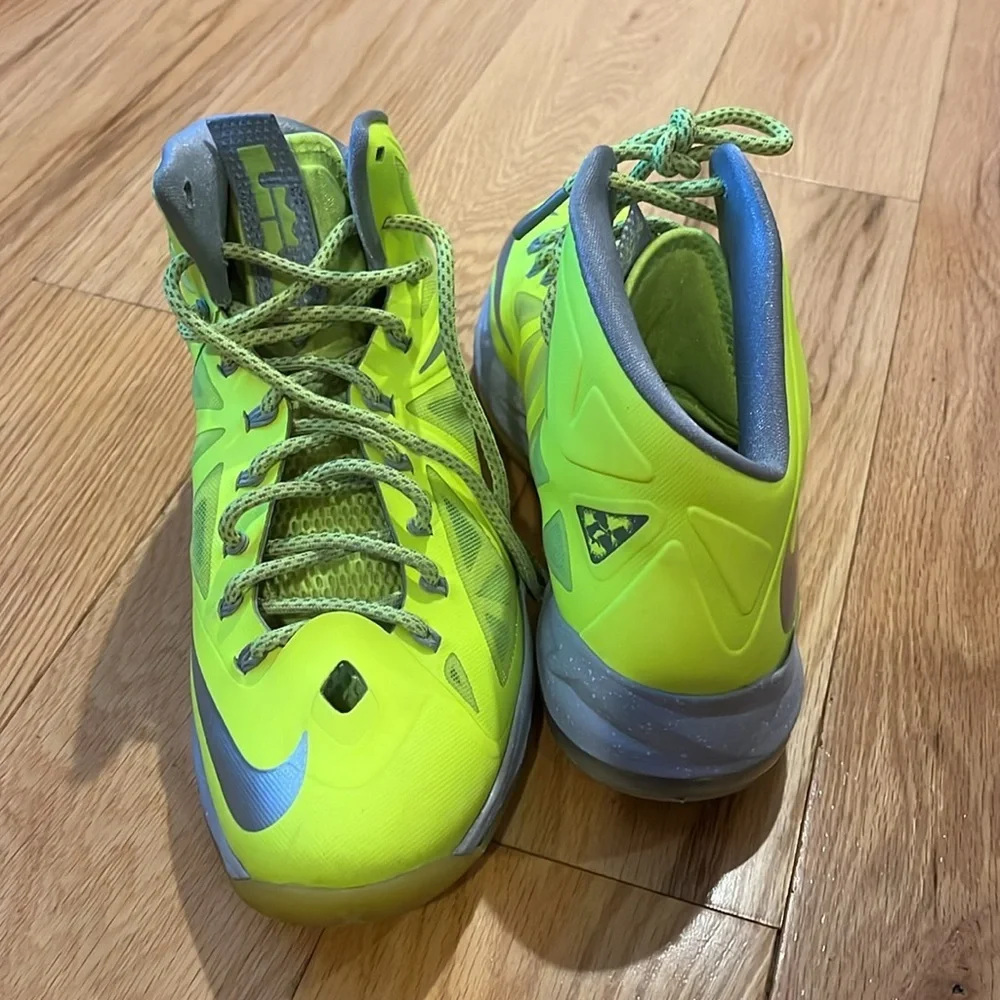 Nike Lebron X VOLT basketball Sneakers yellow gray sz 8.5 - Picture 16 of 16